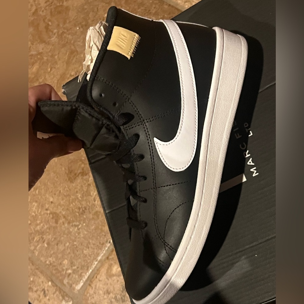 Nike Court Royale 2 Mid CT1725-001-brand new